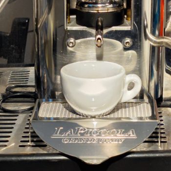 La Piccola Tassenerhöhung für Cecilia Espressomaschinen